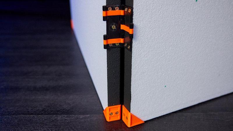 Studio VFLAT folding screen hinge