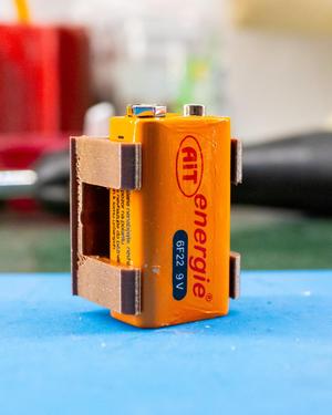 Weldable DIY 9V Battery Holder – Horizontal Mount