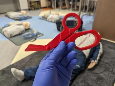Trauma shears prop for clinical simulation   