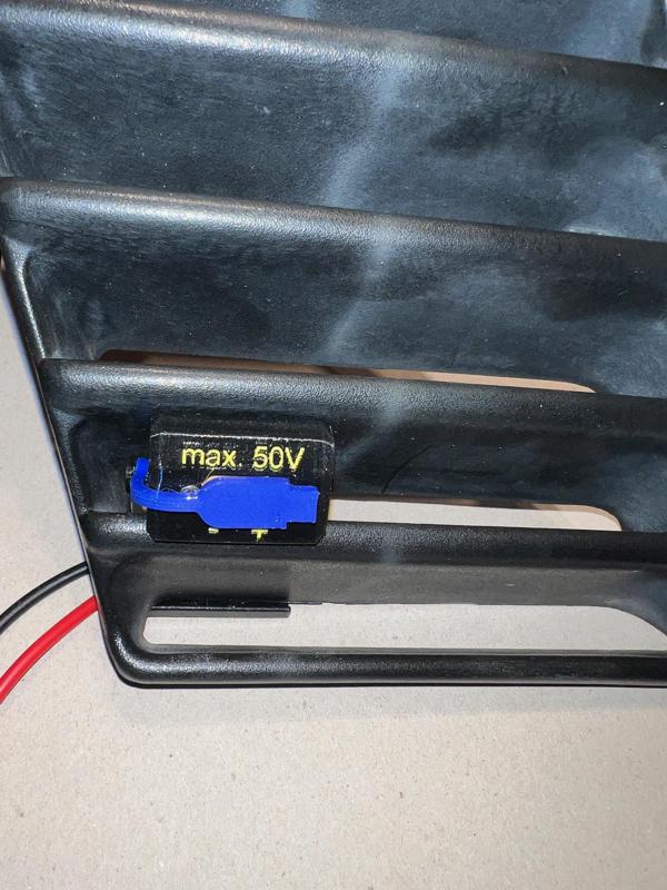 VW T3 XT60 PV Einspeisung Lüftungsgitter Ohr XT 60 plug bracket for air intake