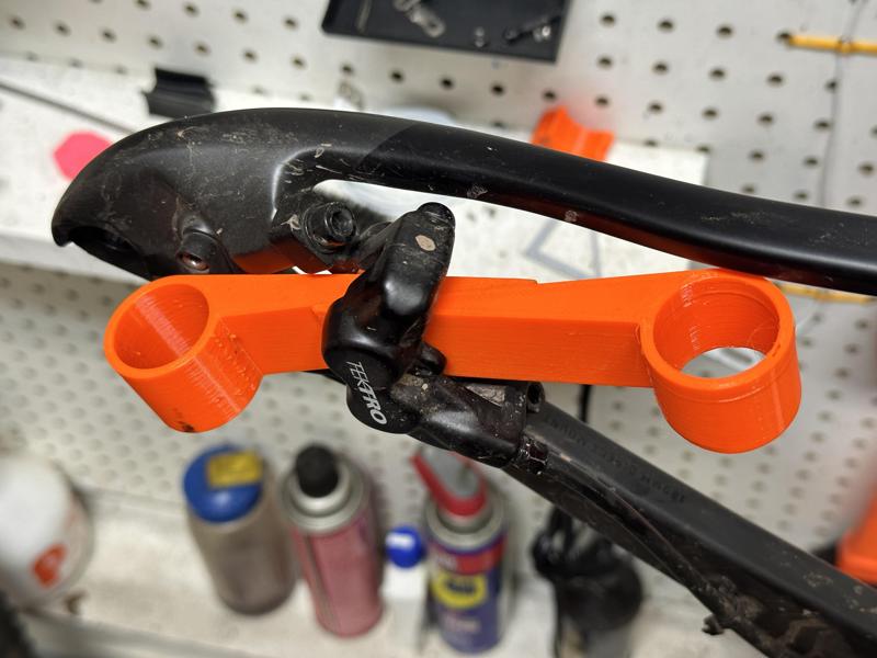 Bicycle disc brake caliper piston spreader