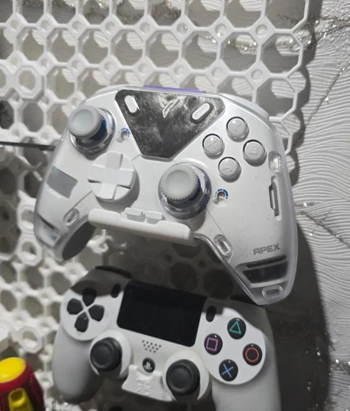 Flydigi Apex multiboard holder   