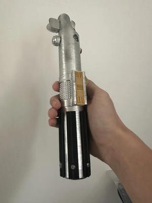 Anakin Skywalker's Lightsaber handle thinner   