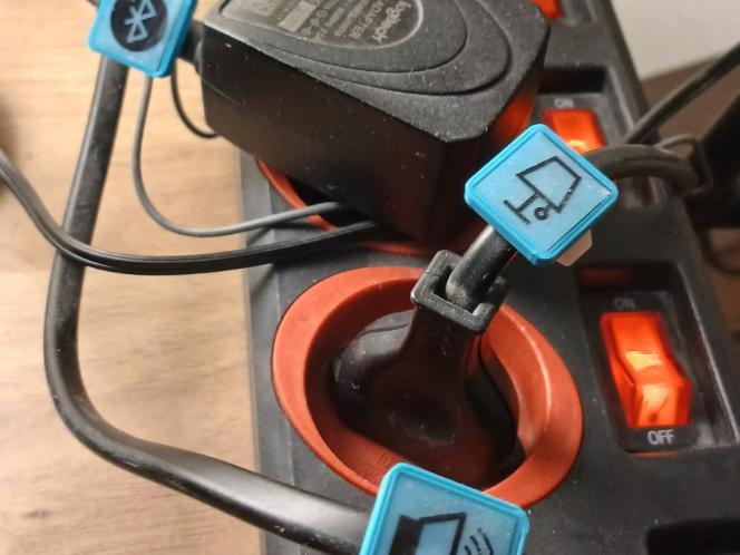 Cable managment organizer clip