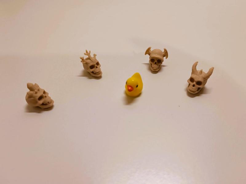 Mini Skulls – small, cheeky, Halloween