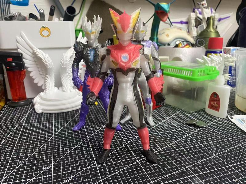  Rosso Ultraman