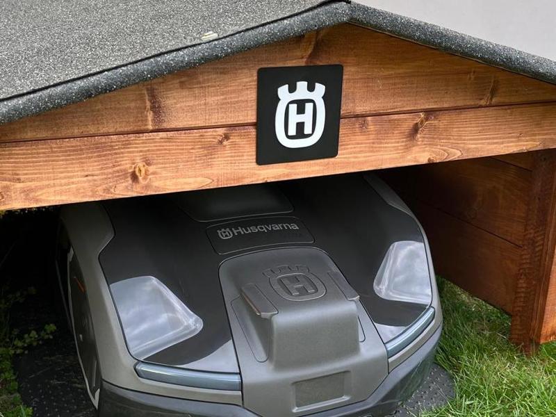 Husqvarna Garage Logo