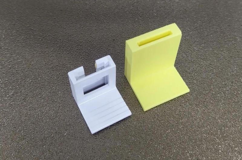 Háček pro zavěšení rolet Fexi   