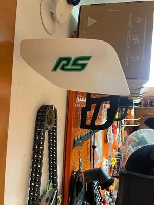 Terminales con logotipo RS para repisa alerón 911   