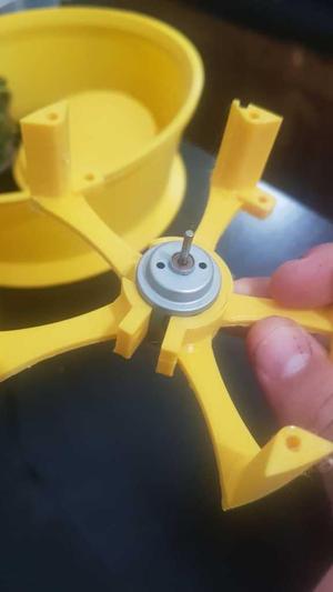 Motor mounting for 5v round motor