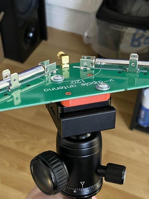 Tripod mount for V-dipole PCB kit