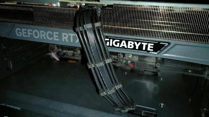 12VHPWR Cable Combs for Seasonic PSUs   