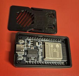 ESP32-WROOM-32 (USB-C) Box with Lid, no pin holes   