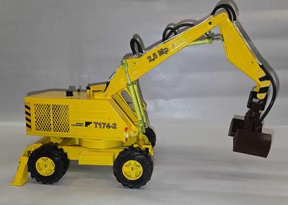 DDR mobile excavator T174-2