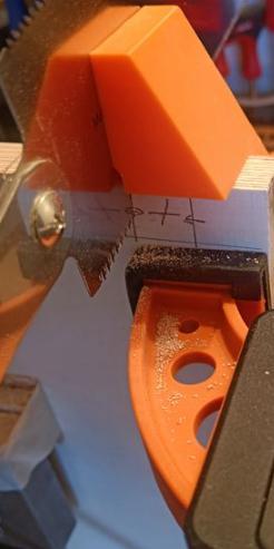 Sawing aid for finger tines