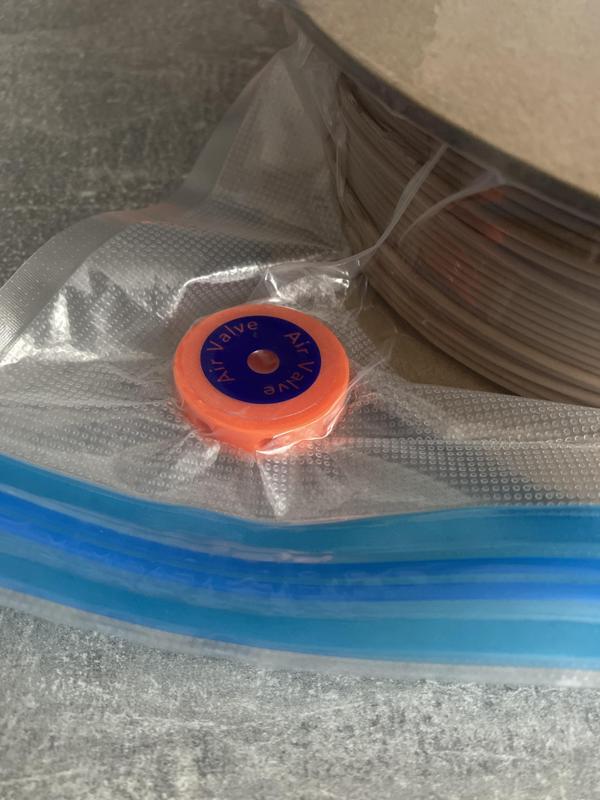 Suction help for vacuum pump