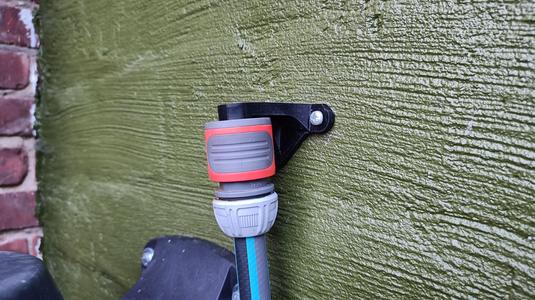 Gardena hose wall mount