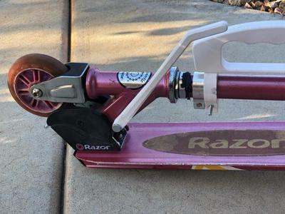 Razor kick scooter longer folding release tab