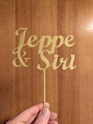 Name display for wedding cake