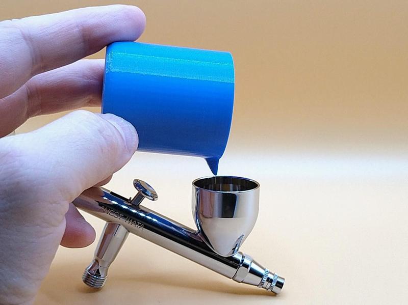 Airbrush paint mixing container - version 3