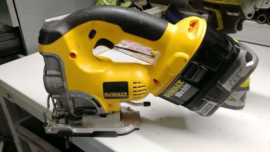 Ryobi One to DeWalt (old) 18V battery adapter