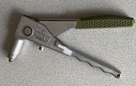Grip for Riveter "Rivet It"