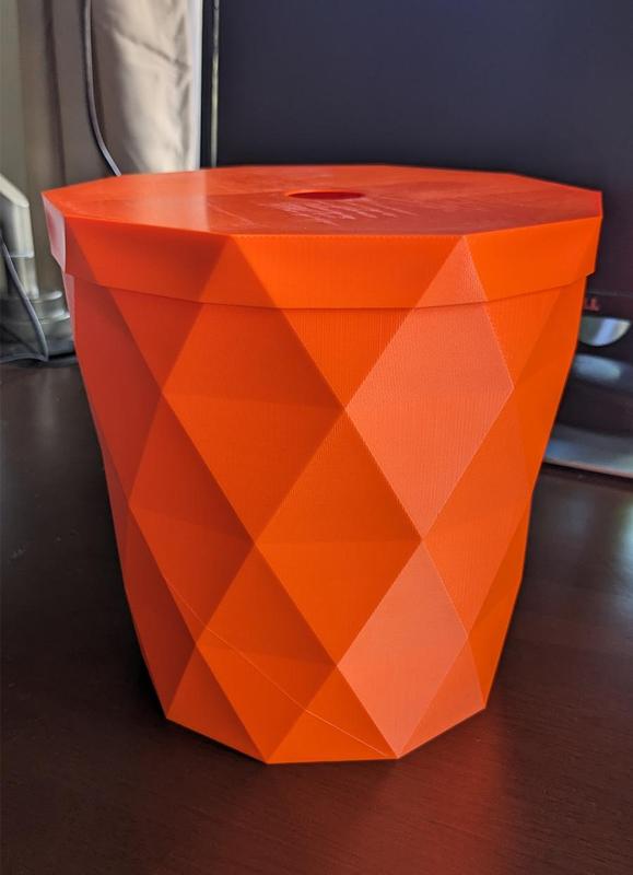 GeoStone Trash Bin with Inner Bag Ring and Lid