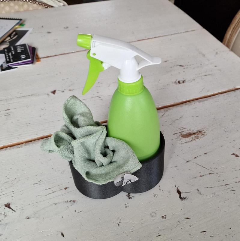 Holder for spraybottle and cloth