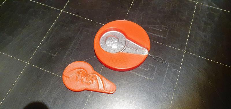 Nástavec na navlékač jehel