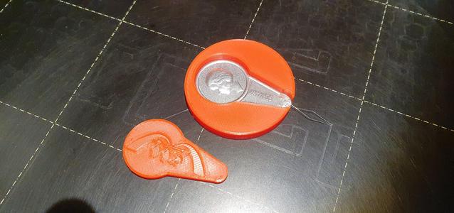 Nástavec na navlékač jehel