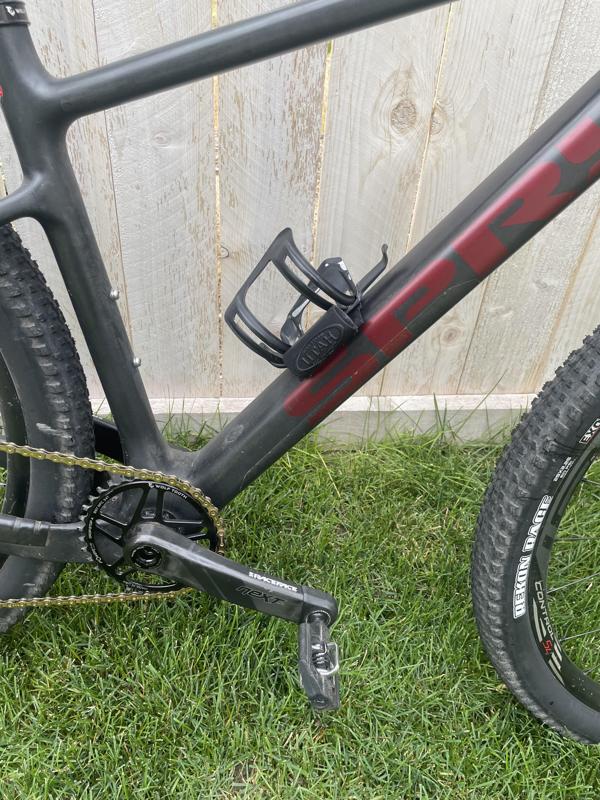 CO2 Holder. Fits under bottle cage.