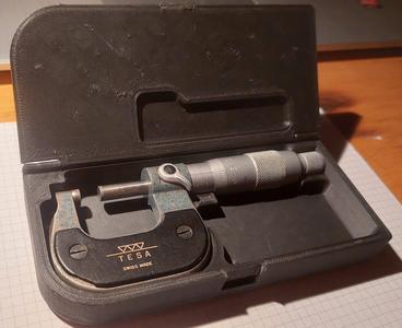 box for a 0-25mm micrometer