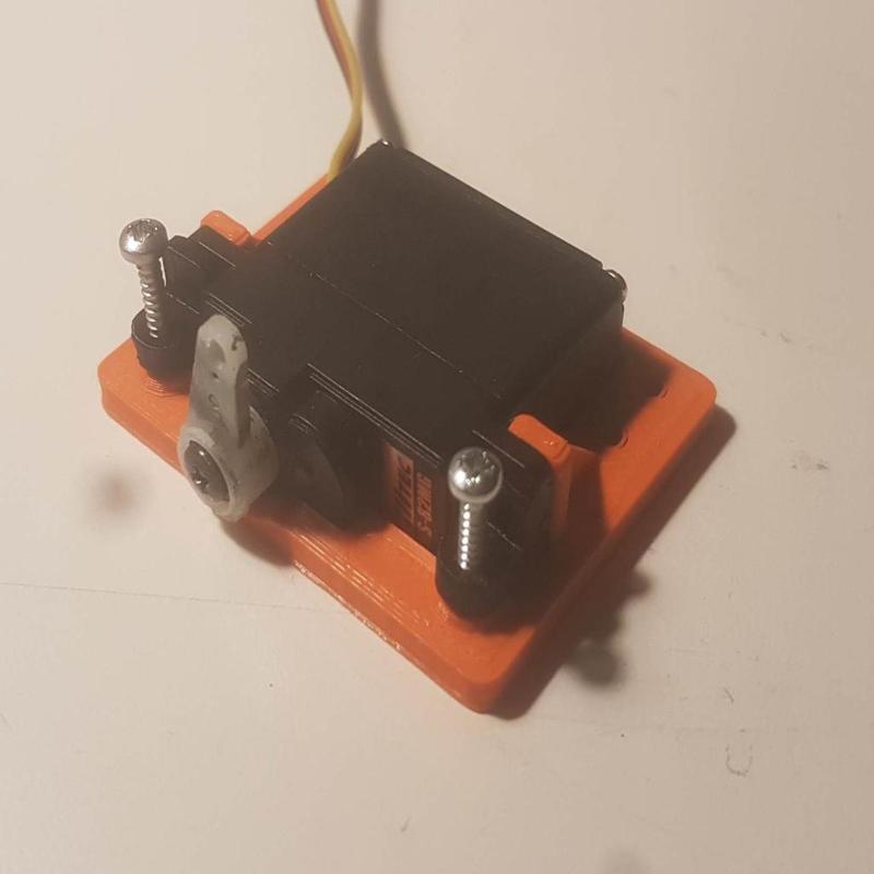 Servomount HITEC HS82MG NG