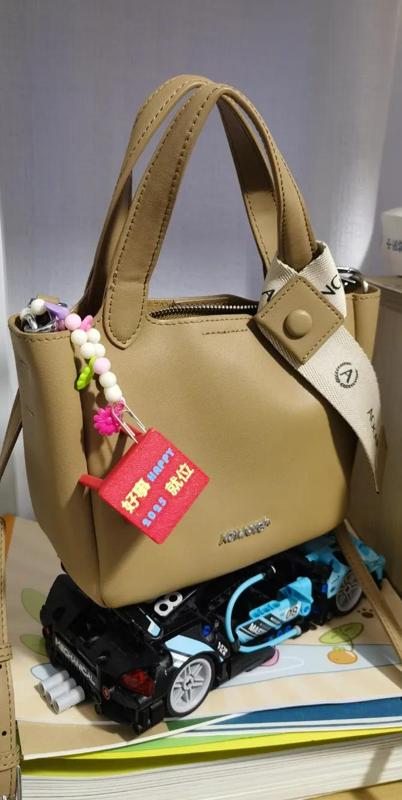 Luckin Coffee Tangerine, Good things are in place in 2025, steady and reliable, small bench pendant small gift