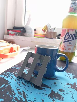 Pallet saucer under the mug