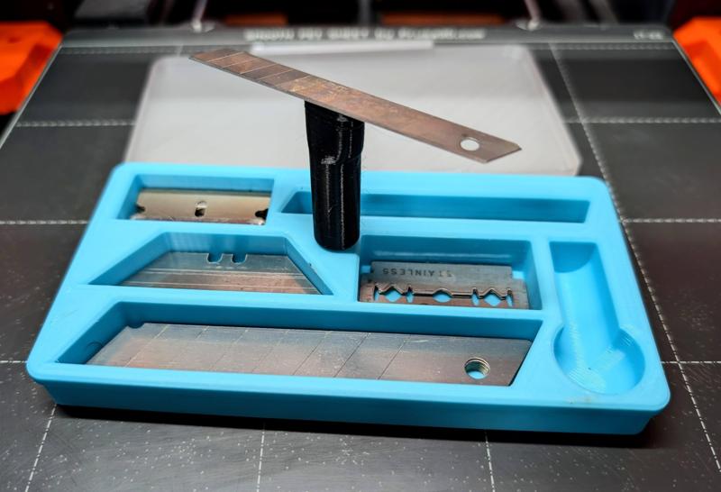 Blade box / Caja para cuchillas