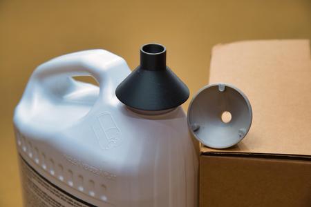 Funnel, store on the jug cap