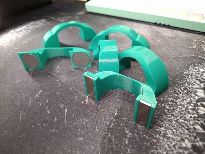 Magnetic cable arch, cable organizer