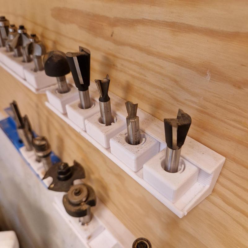 Router bit holder