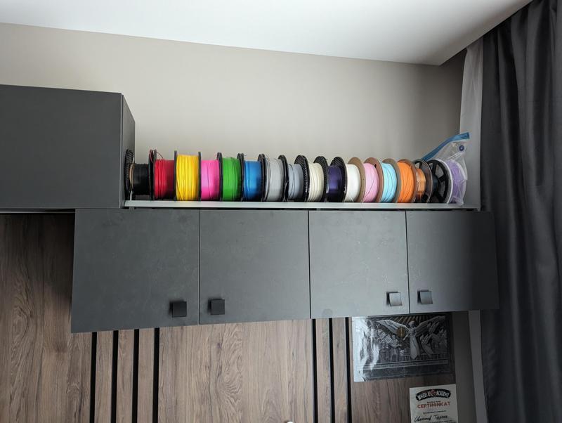 Filament spool rail