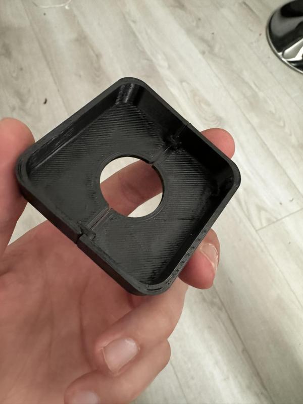 Rozetka na kran przy wannie