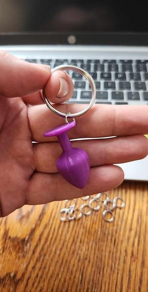 "Plug" keychain
