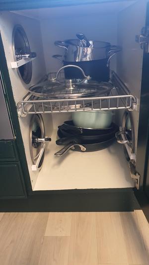 Kitchen pot lid holder