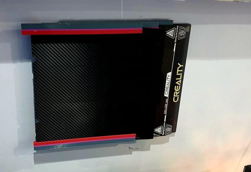 Universel build plate holder for wall or under table