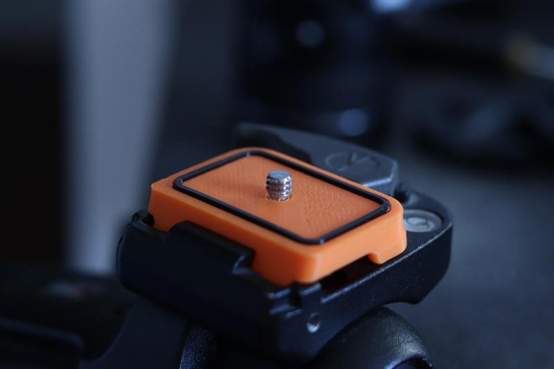 200PL plate for tripods with TPU grip