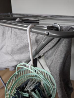 Clothes clip/peg basket hanger