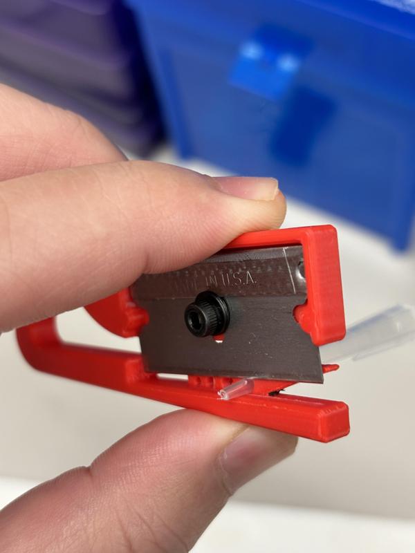 CleanCut - Tubing and pipette tip cutter