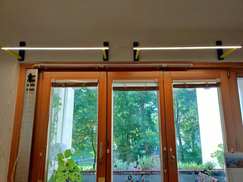 wall holder for omlopp led