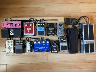 Guitar pedalboard brackets
