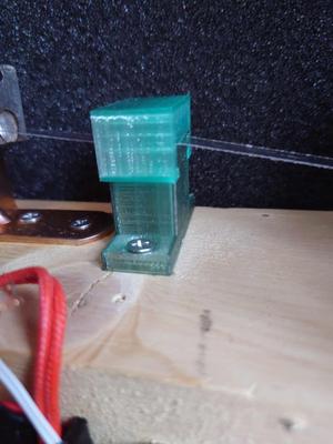 Bottle strip cleaner for filament makeing machine